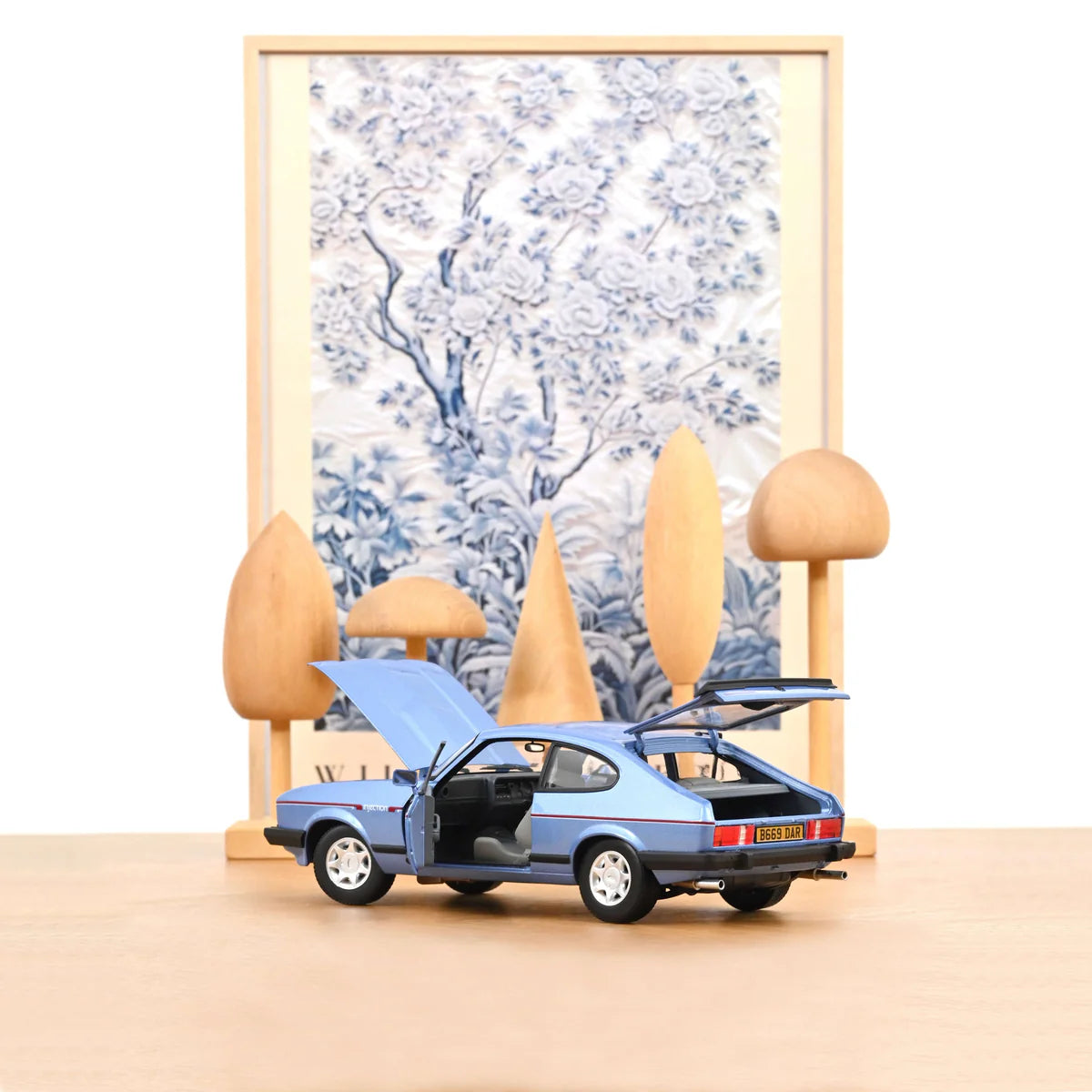 1/18 Ford Capri Mk.III 2.8 Injection RHD Paris Blue Metallic 1984 - NOV 182764