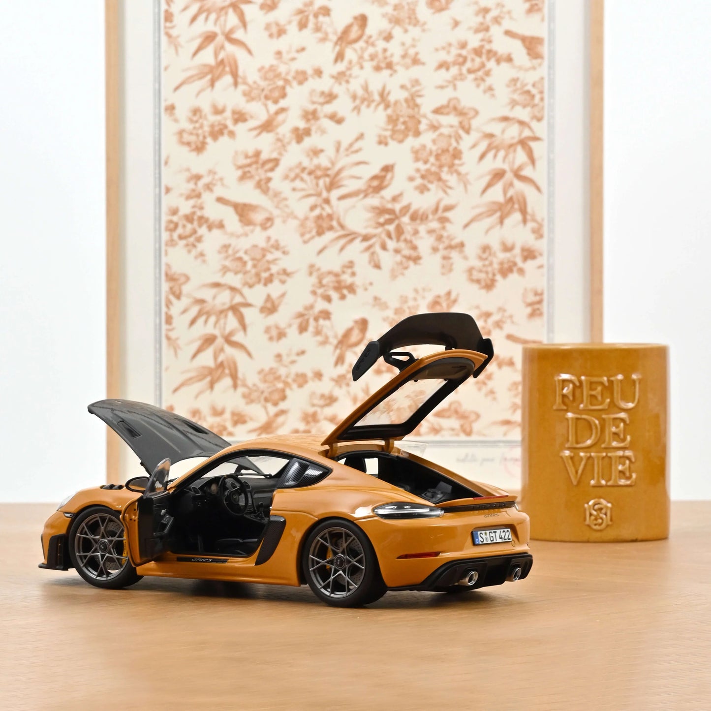 1/18 - Porsche Cayman GT4 RS w. Weissach Package 2023 - Bahama Yellow - Norev 187252