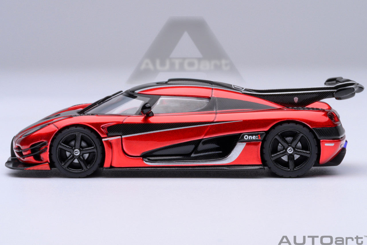 1:64 Koenigsegg One: 1 Apple Red/Carbon Fibre Silver Stripes - AutoArt 20040