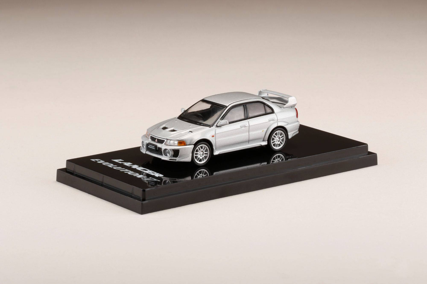 1/64 1998 Mitsubishi Lancer GSR Evolution 5 (CP9A), satellite silver - Hobby Japan - HJ641032AS