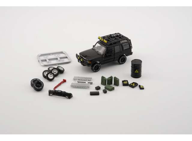 1/64 1998 Land Rover Discovery 1 *Right Hand Drive*, black smile with accessory - BM64B0204