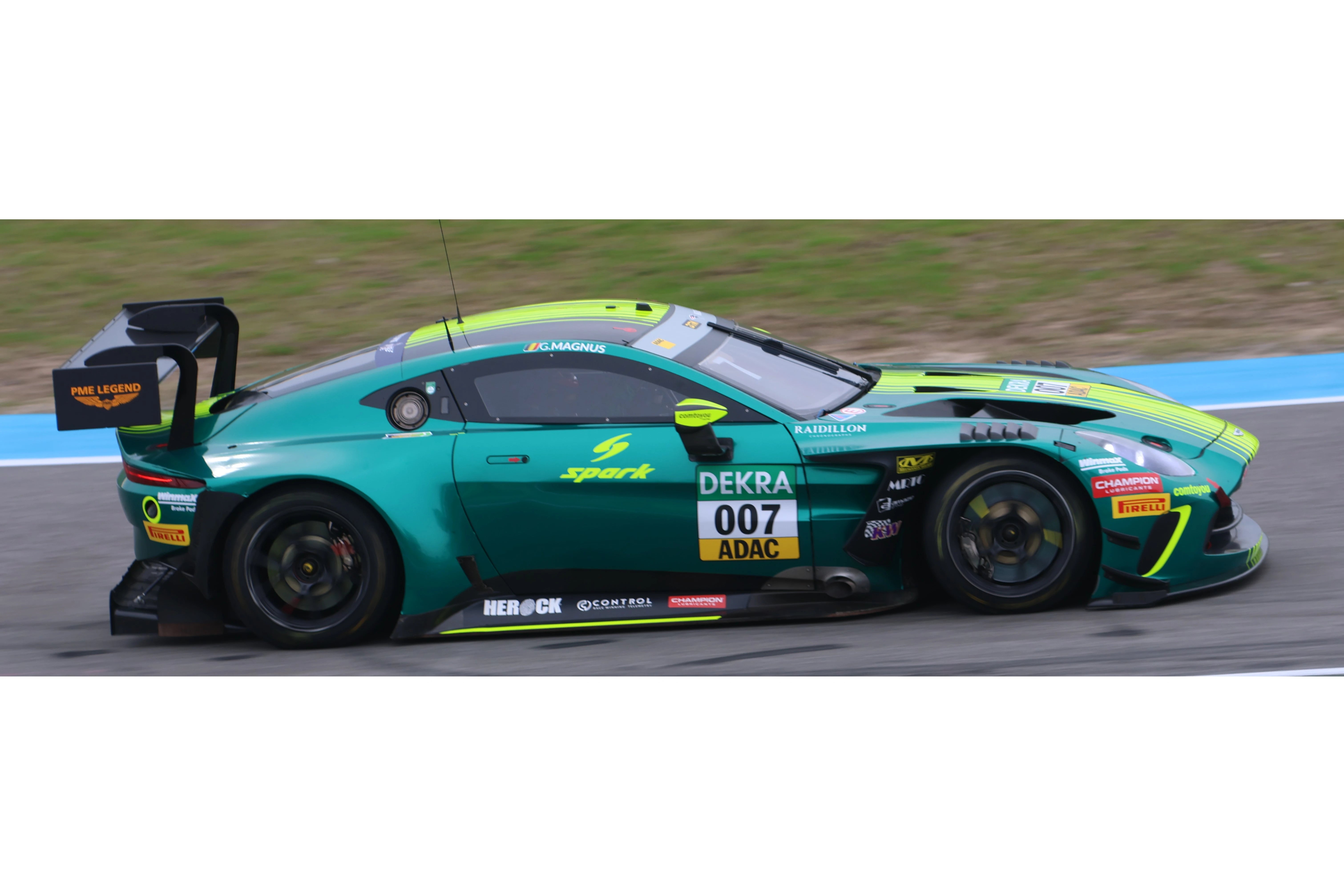 1/64 - Aston Martin Vantage GT3 #007 Comtoyou Racing DTM 2025