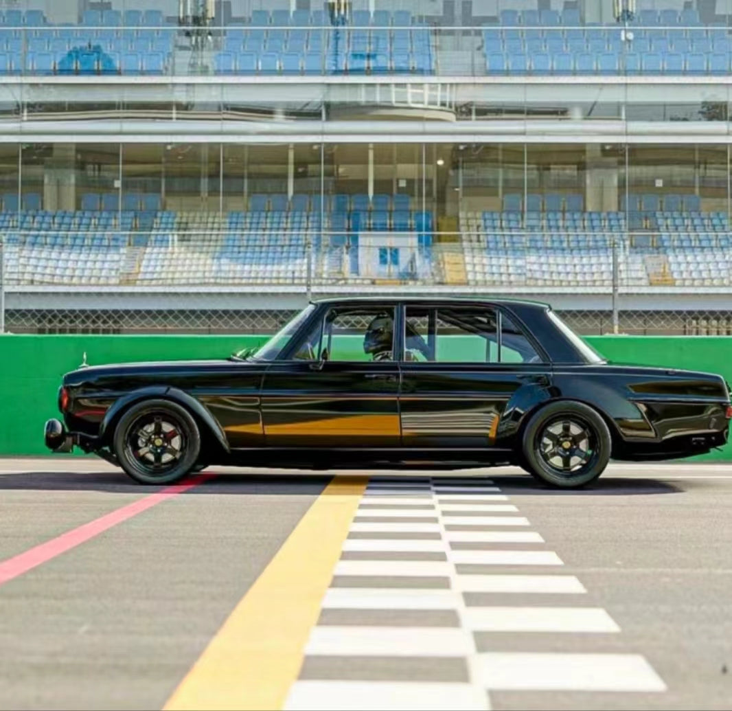 1:64 - 300 SEL 6.8 AMG, former S-Class W109 Classic Racing Edition - Liberty 64