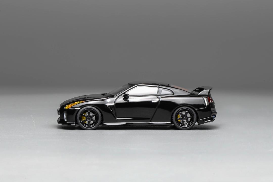 1/64 - Nissan GT-R R35 meteor pearl light black (carbon top) Pearl Black - Motorhelix