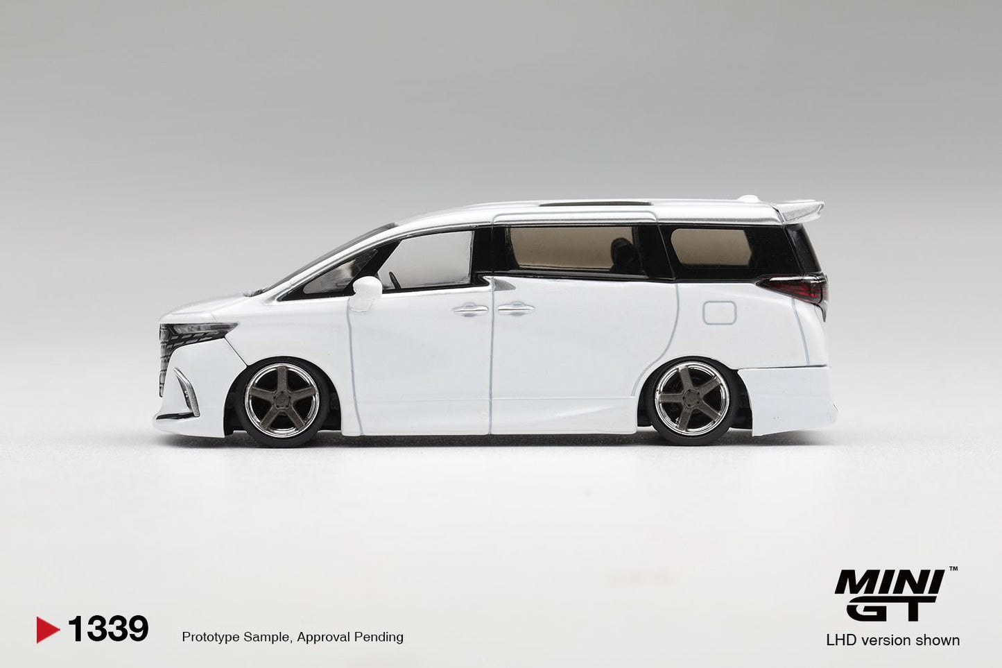1/64 TOYOTA ALPHARD 40 KUHL WHITE (RHD) - Mini GT - MGT01339