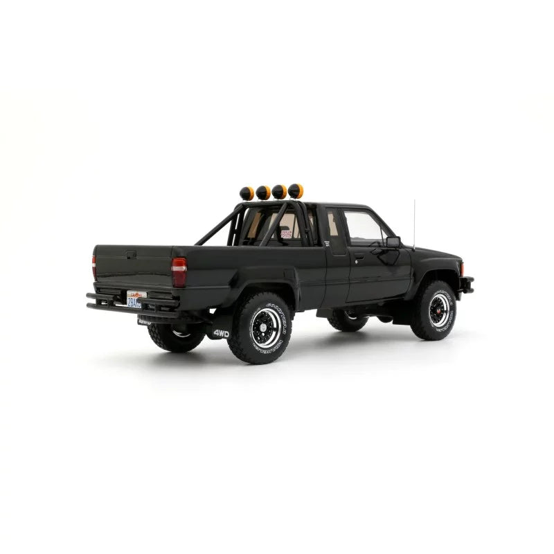 1/18 TOYOTA - HILUX PICK-UP SR5 1985 - BLACK - Otto Models - OT481