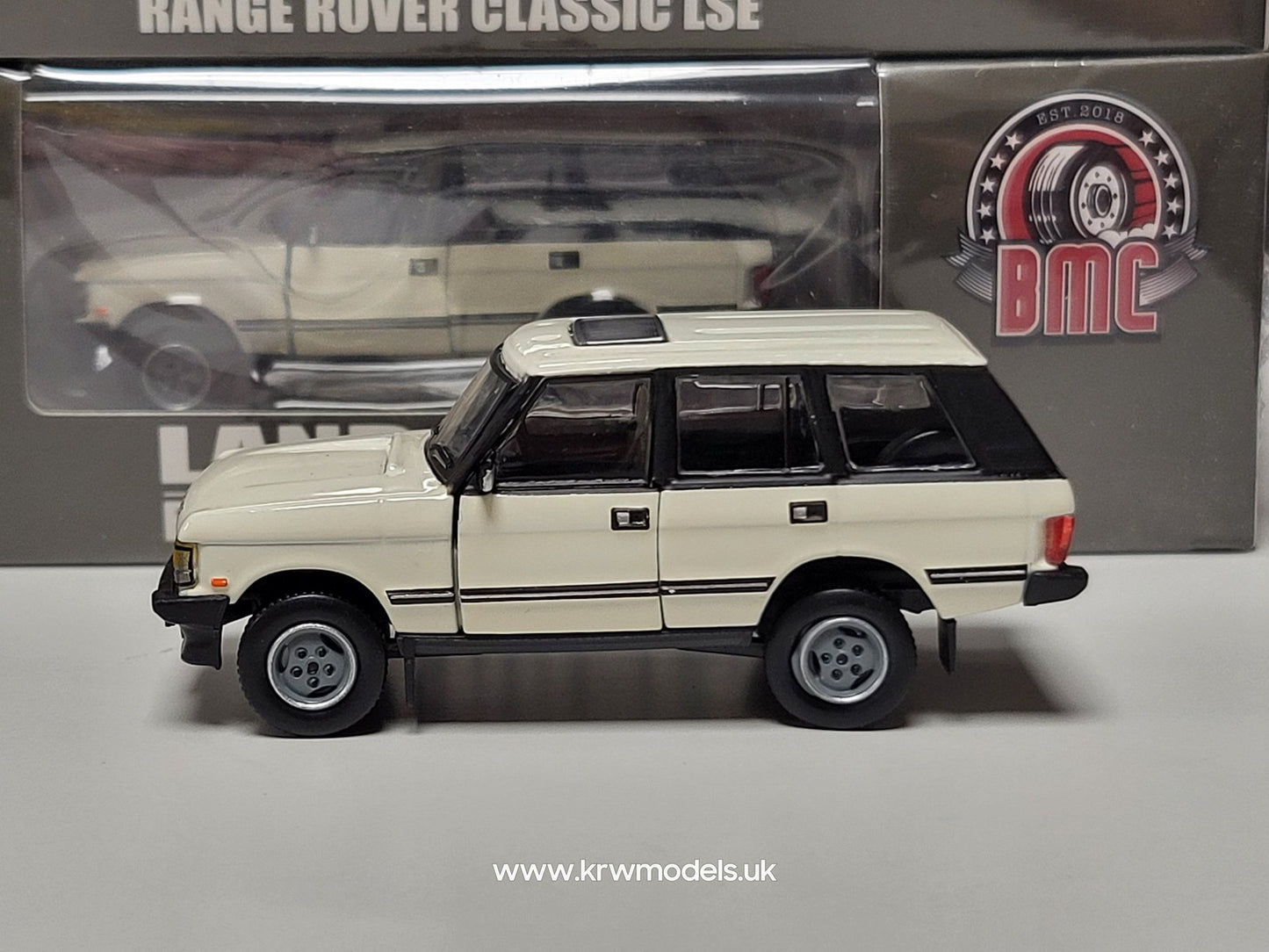 1/64 - 1992 Range Rover Classic LSE right hand drive, white - BM64B0178rhd