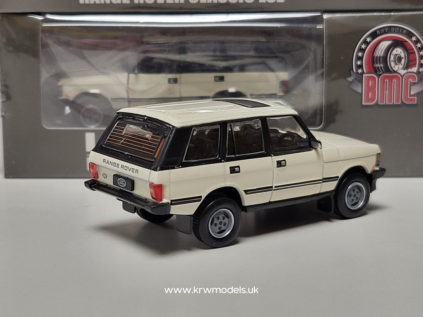 1/64 - 1992 Range Rover Classic LSE right hand drive, white - BM64B0178rhd
