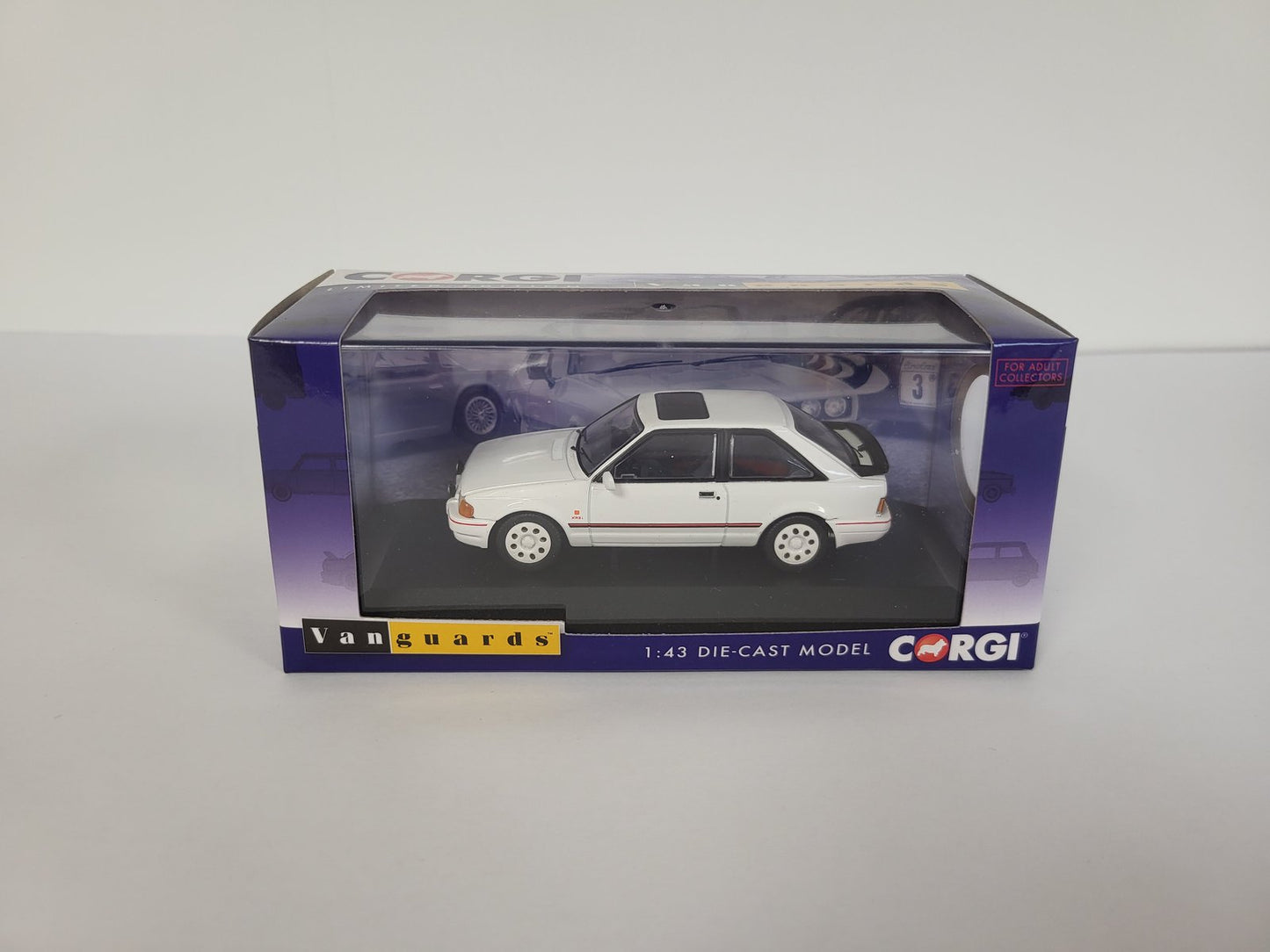 1:43 - VA14300 Ford Escort Mk4 XR3i Diamond White - CORGI VANGUARDS