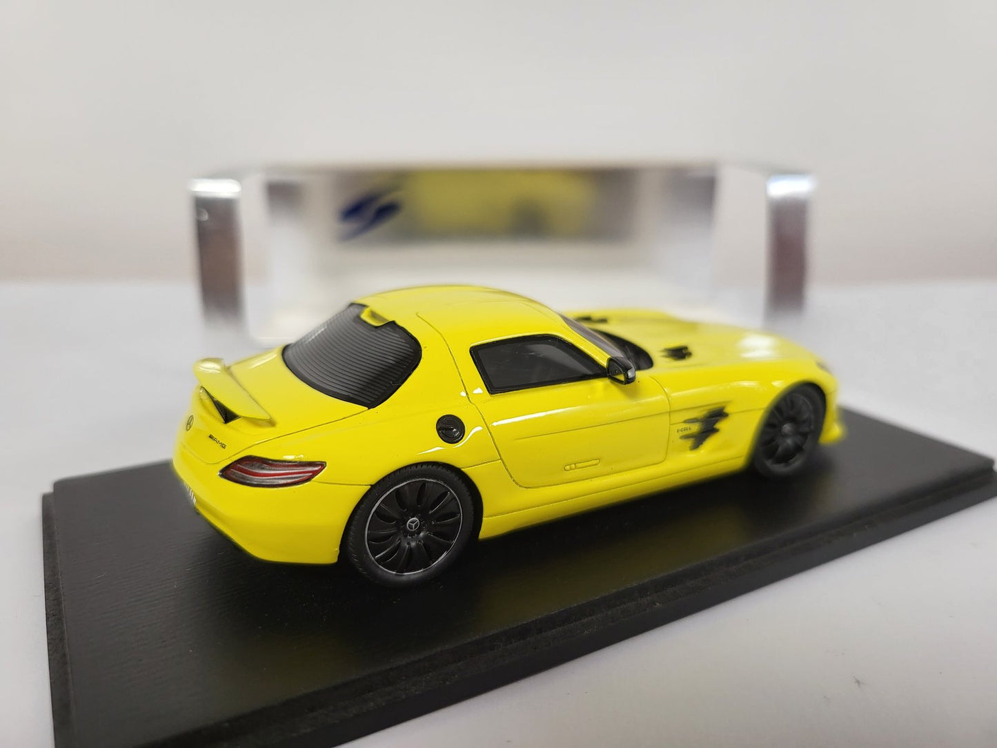 Spark S1058 1/43 MERCEDES-BENZ SLS AMG E-CELL 2010