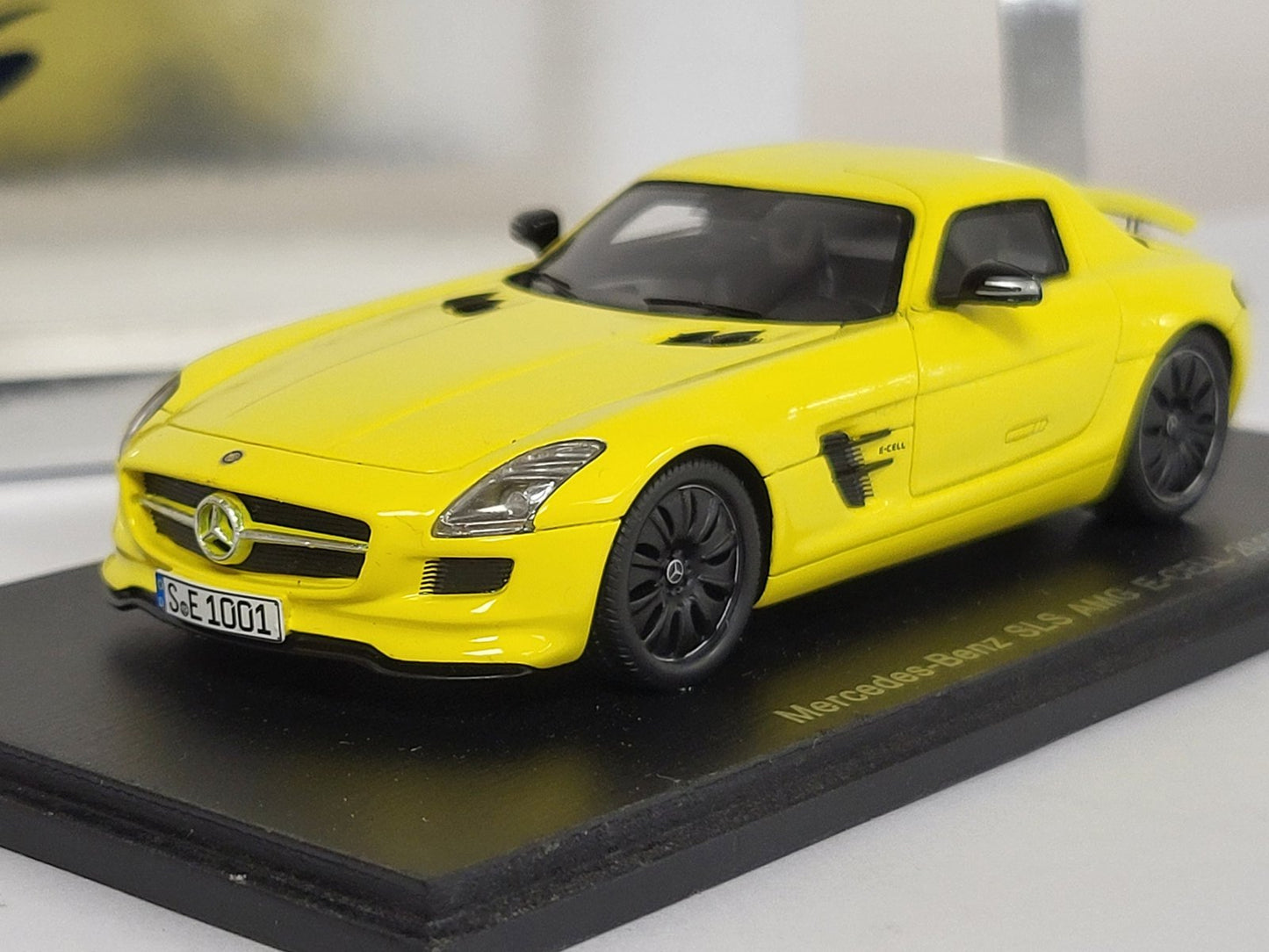 Spark S1058 1/43 MERCEDES-BENZ SLS AMG E-CELL 2010