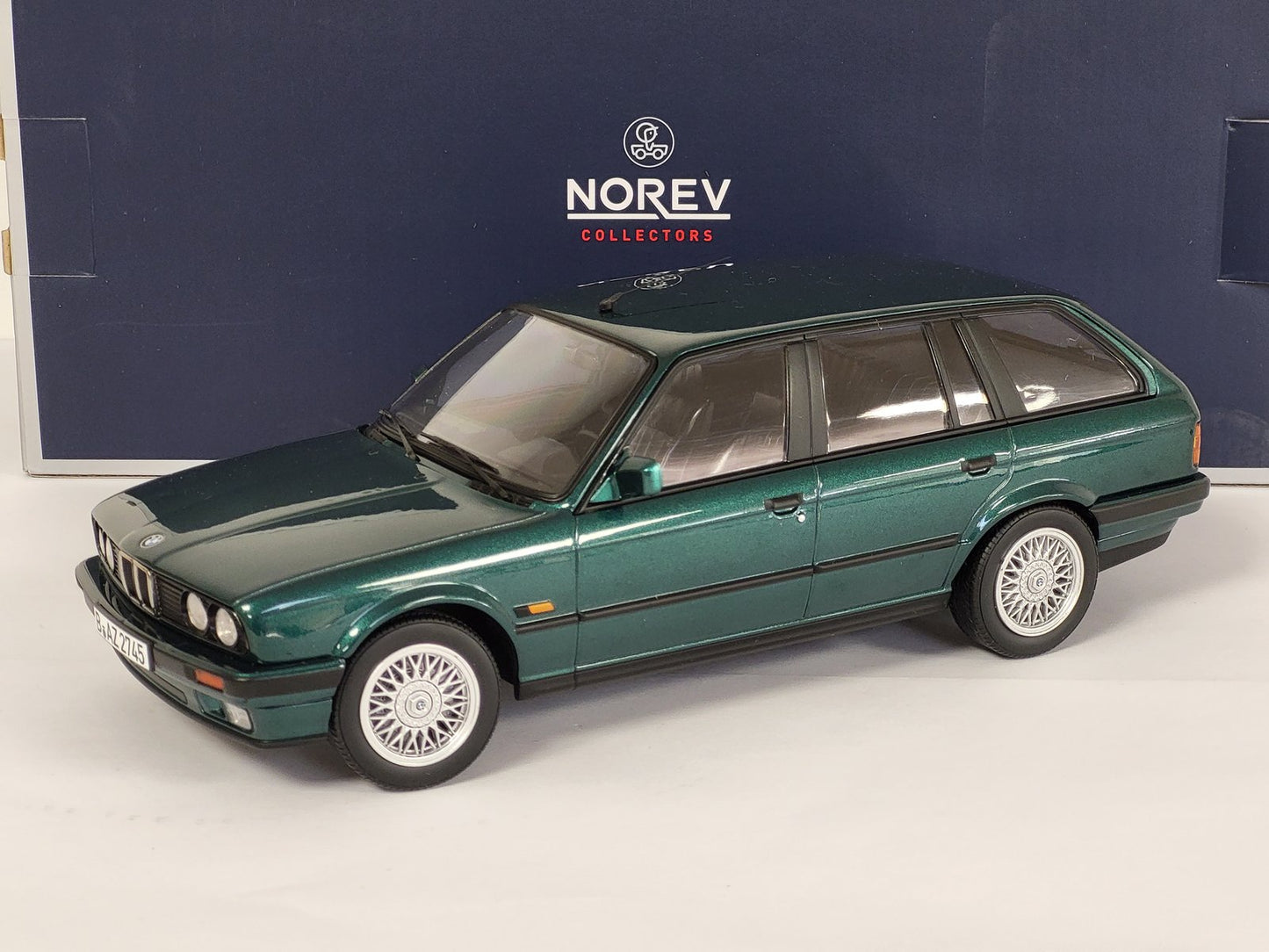 Norev 1/18 BMW 325i Touring 1990 Green Metallic 183219
