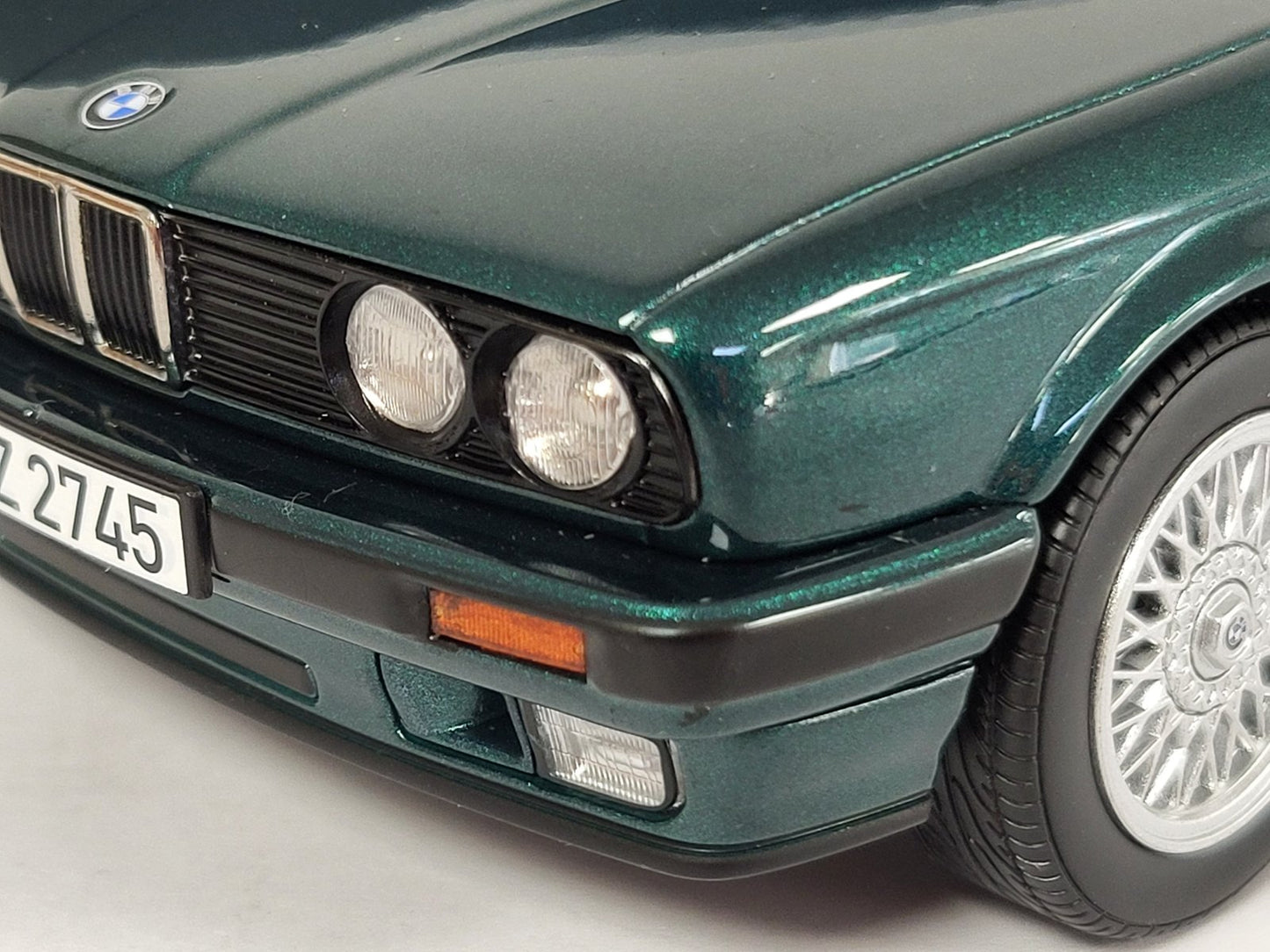 Norev 1/18 BMW 325i Touring 1990 Green Metallic 183219