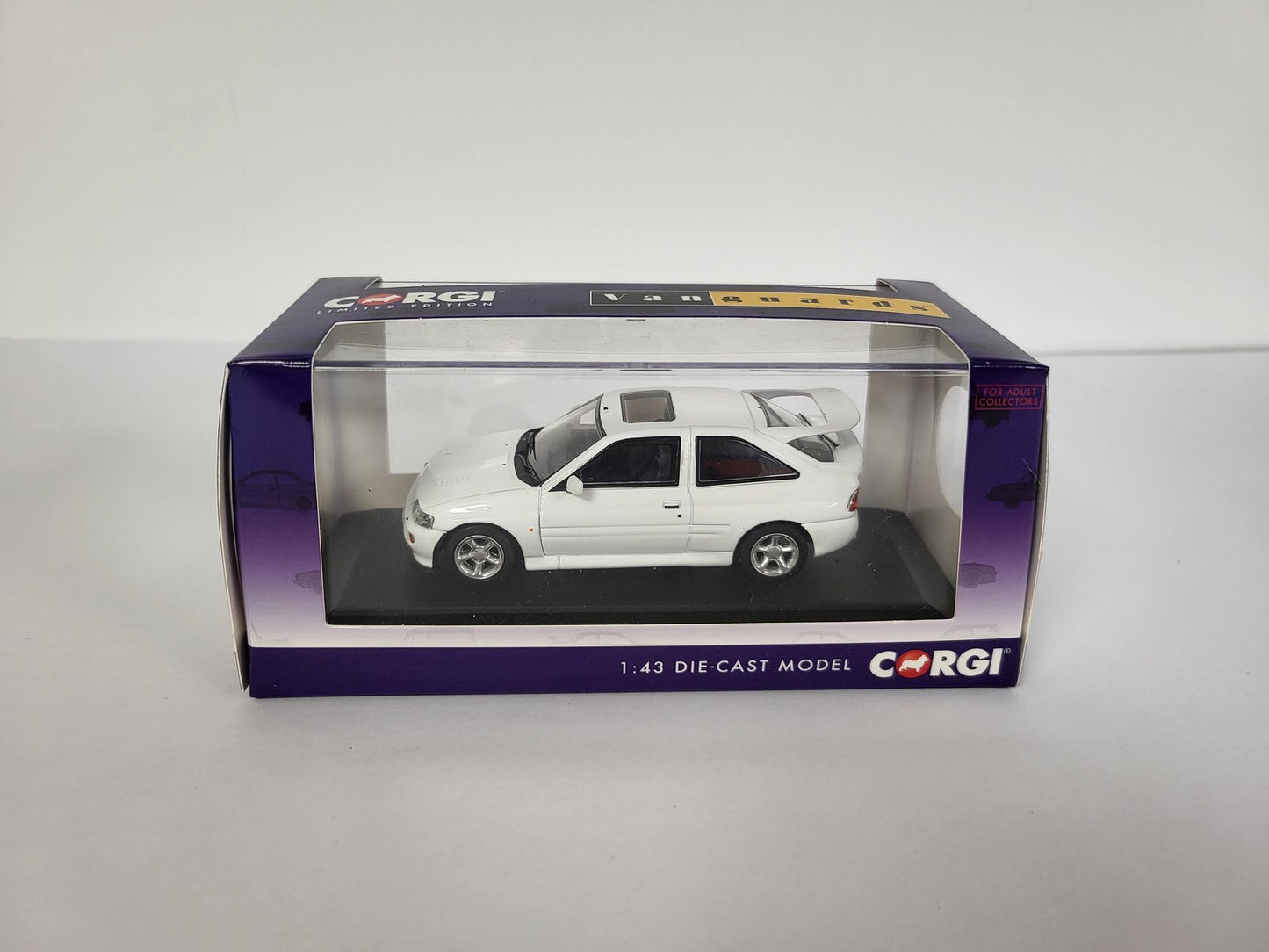 Corgi Vanguards 1/43 Ford Escort RS Cosworth Diamond White VA14800