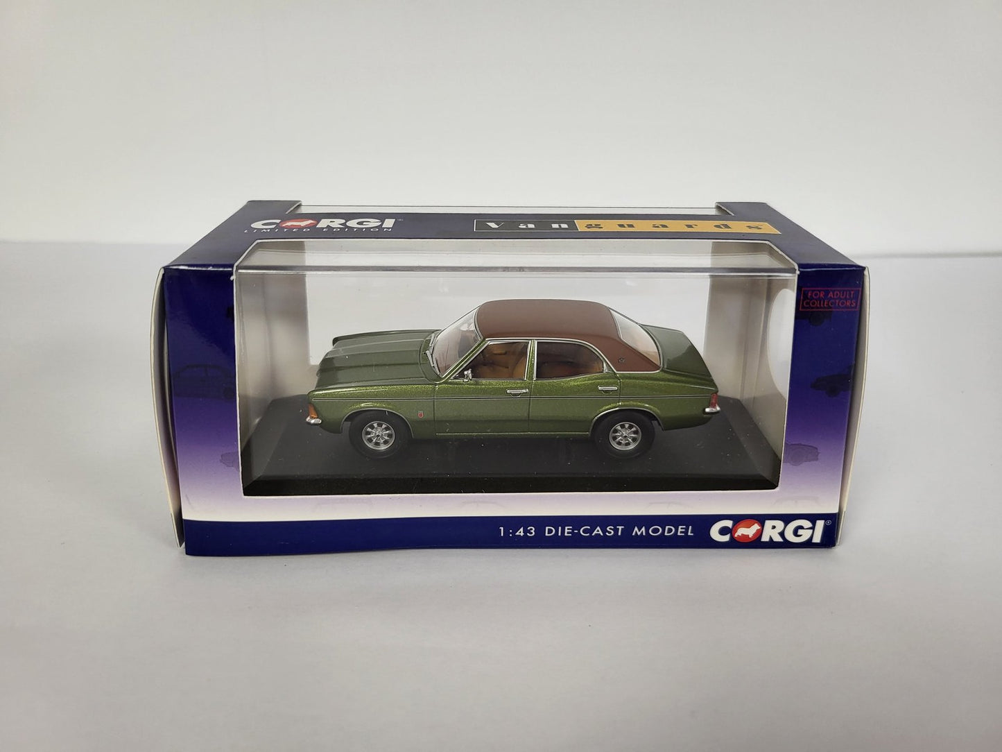 CORGI VANGUARDS - Ford Cortina Mk3 2.0 GXL Onyx Green - VA10319
