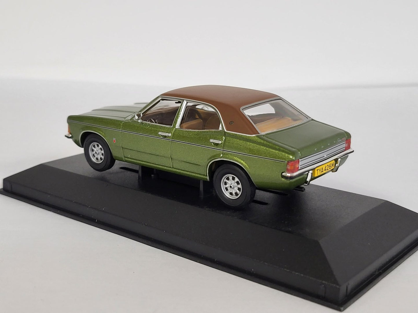 CORGI VANGUARDS - Ford Cortina Mk3 2.0 GXL Onyx Green - VA10319