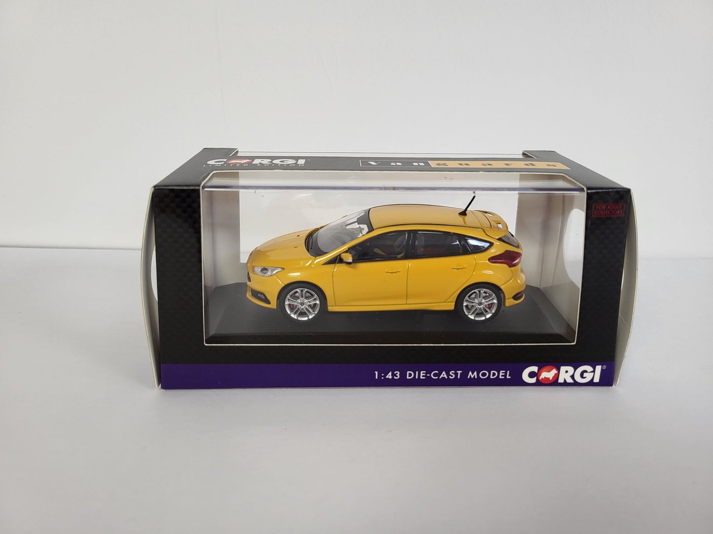 Corgi Vanguards VA15302 Ford Focus ST Tangerine Scream