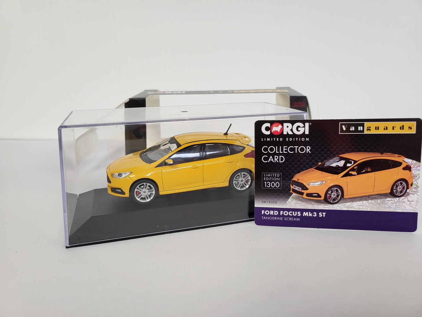 Corgi Vanguards VA15302 Ford Focus ST Tangerine Scream