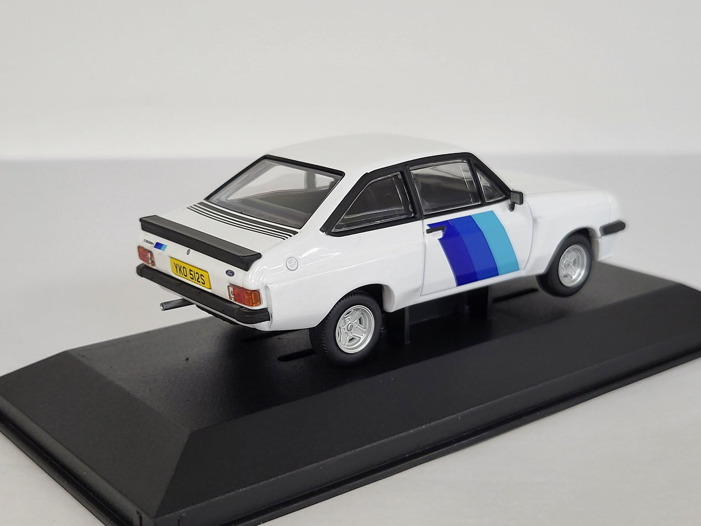 VANGUARDS VA14903 FORD ESCORT Mk2 RS 2000 SERIES X DIAMOND WHITE