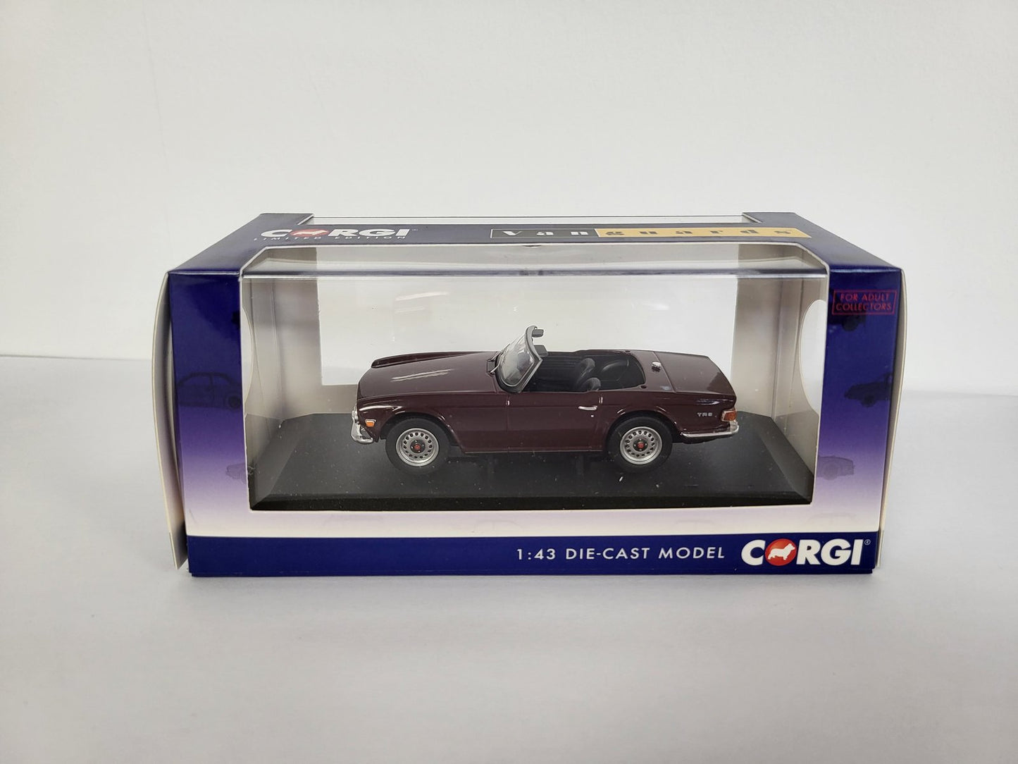1/43 - Corgi Vanguards Triumph TR6 Damson VA14700