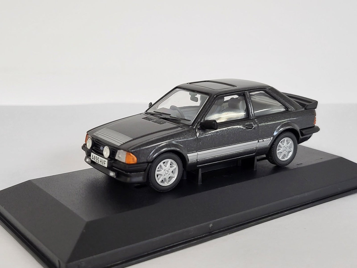 Corgi Vanguards 1:43 VA11013 Ford Escort Mk3 RS1600i VA11013