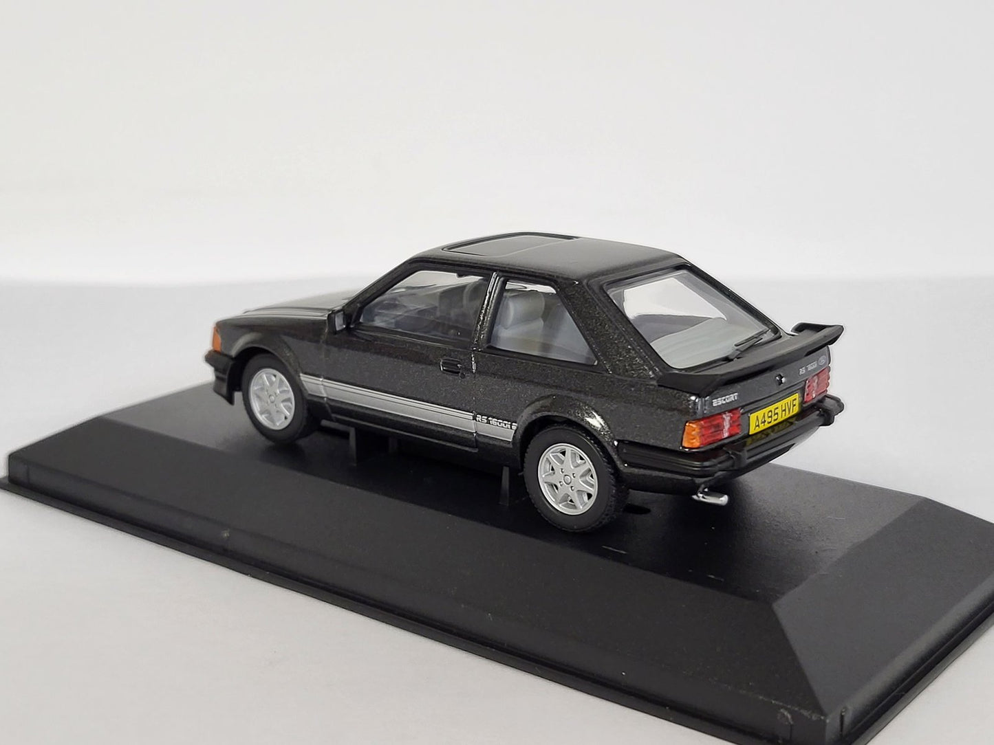 Corgi Vanguards 1:43 VA11013 Ford Escort Mk3 RS1600i VA11013