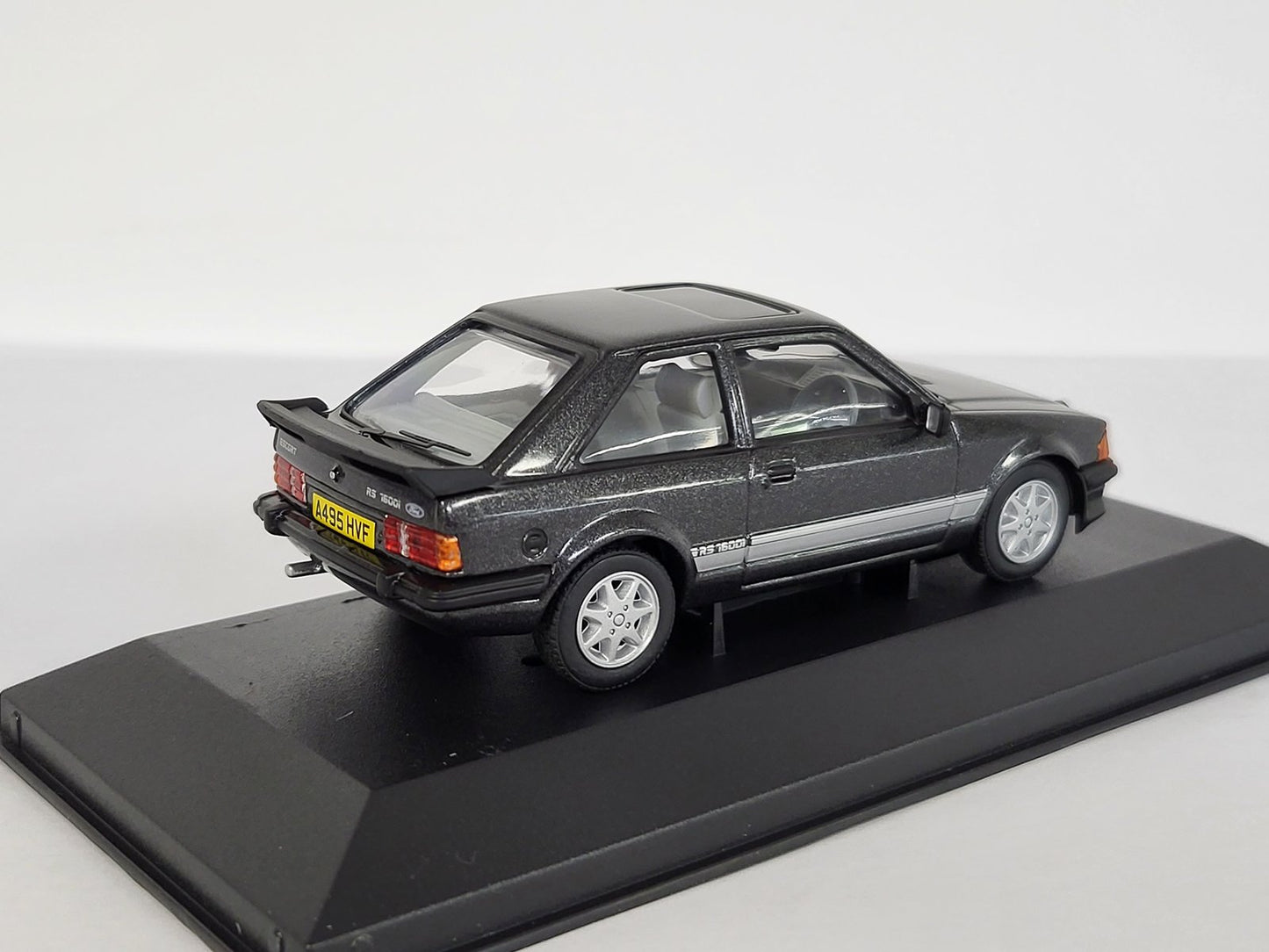 Corgi Vanguards 1:43 VA11013 Ford Escort Mk3 RS1600i VA11013