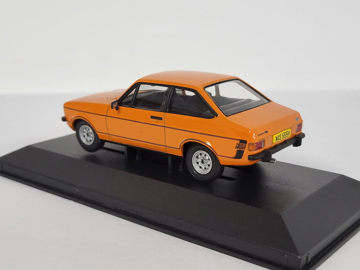 CORGI VANGUARDS MK2 Escort 1.6 sport. Signal Orange 1:43 VA12617