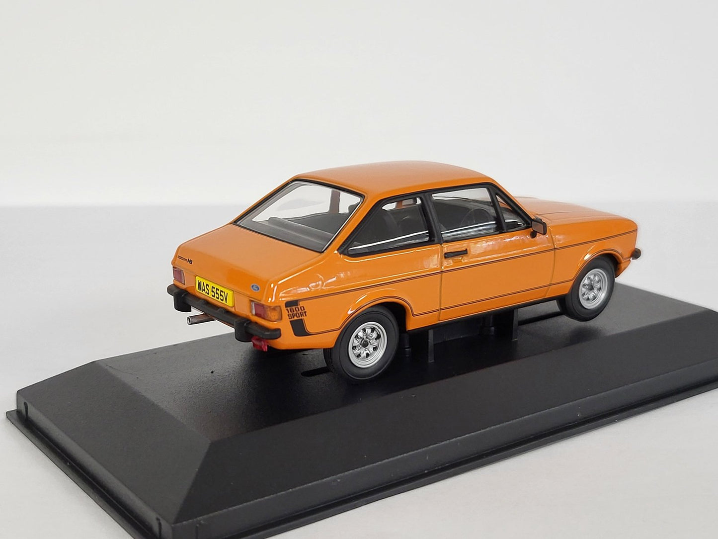 CORGI VANGUARDS MK2 Escort 1.6 sport. Signal Orange 1:43 VA12617