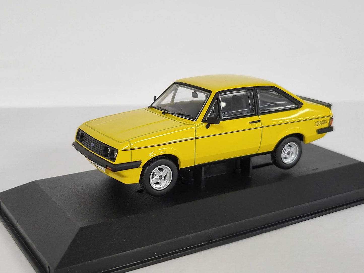 Corgi Vanguards 1/43 Ford Escort MK2 RS 2000 Custom VA14900