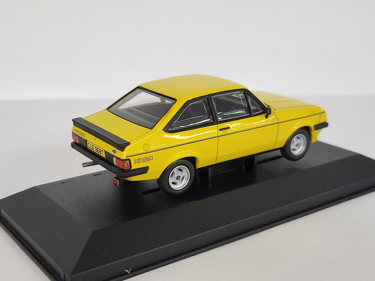 Corgi Vanguards 1/43 Ford Escort MK2 RS 2000 Custom VA14900