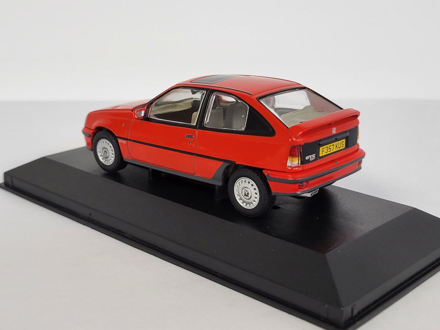 1:43 Corgi Vanguards VA13208 Vauxhall Astra GTE 16v Carmine Red
