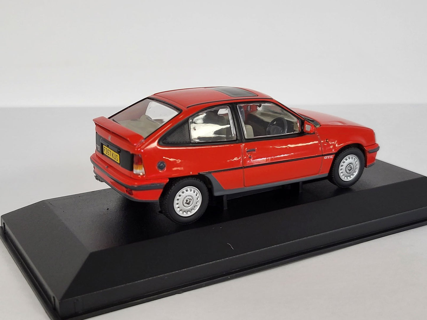 1:43 Corgi Vanguards VA13208 Vauxhall Astra GTE 16v Carmine Red