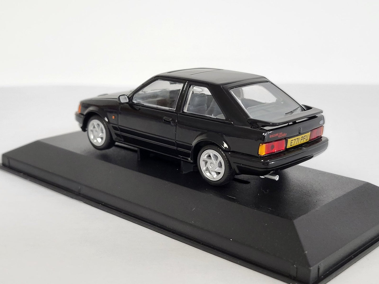 Vanguards Corgi VA14301 Ford Escort MK4 RS Turbo Black