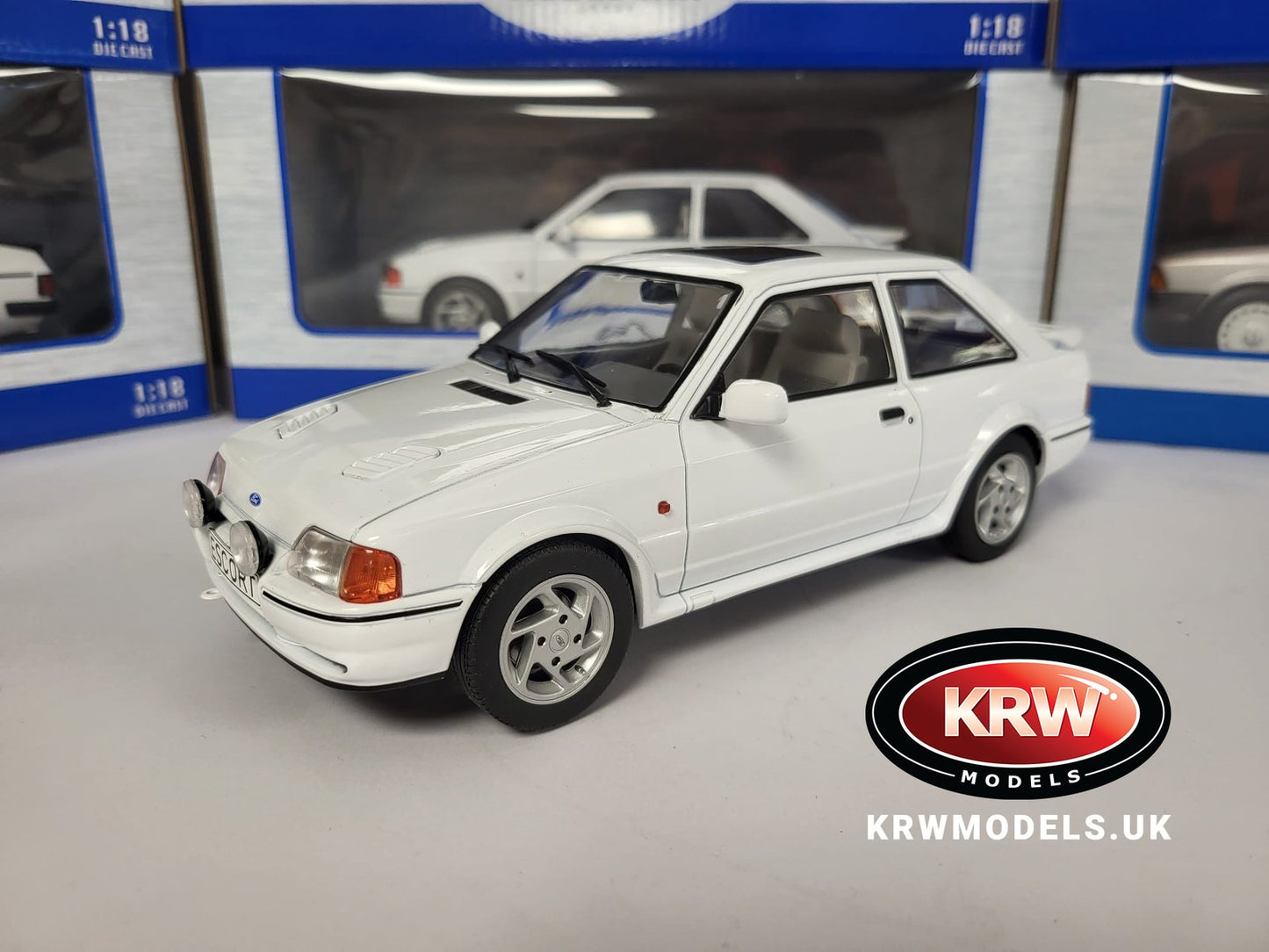 MCG18271 Ford Escort RS Turbo S2 1990 1:18 White