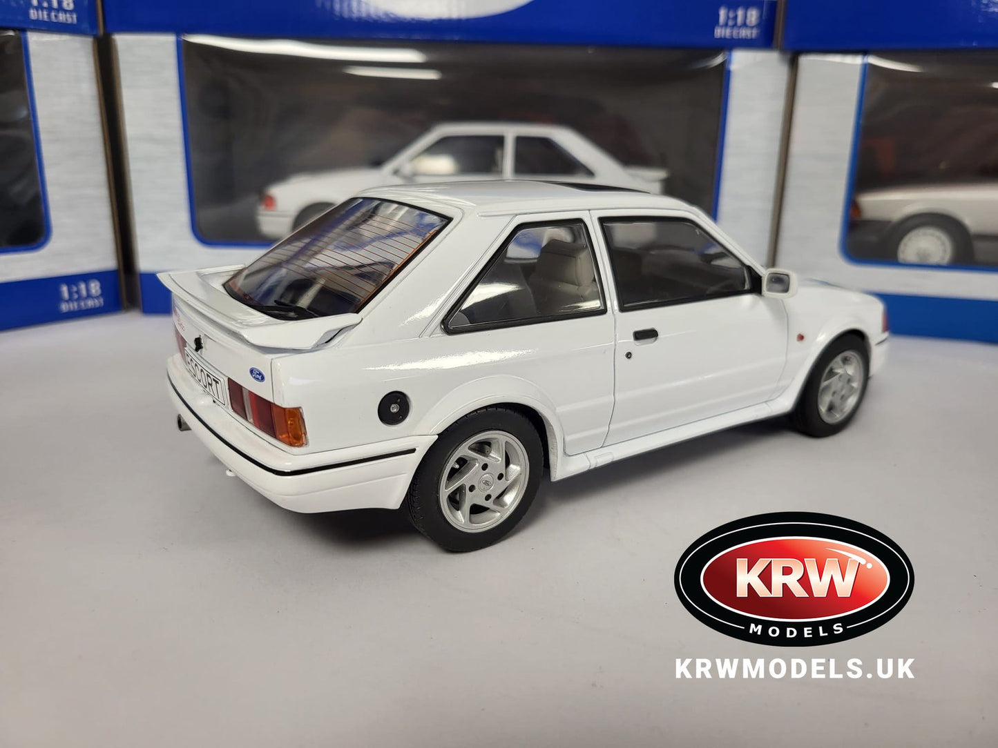 MCG18271 Ford Escort RS Turbo S2 1990 1:18 White