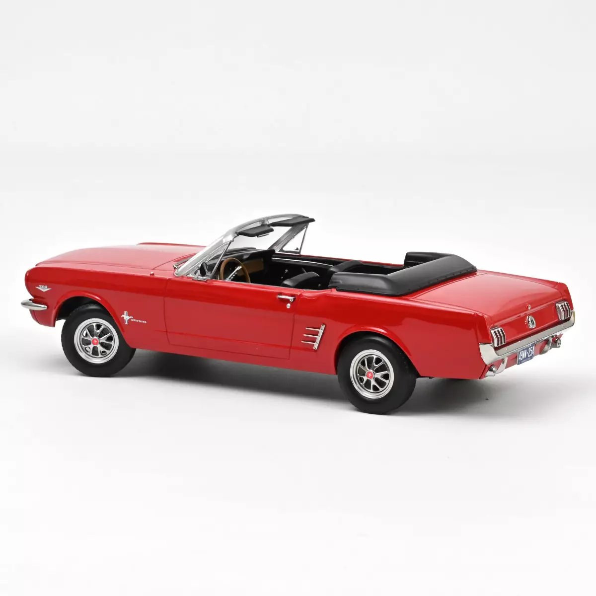 1/18 scale MUSTANG COVERTIBLE 1966 - RED - 182810
