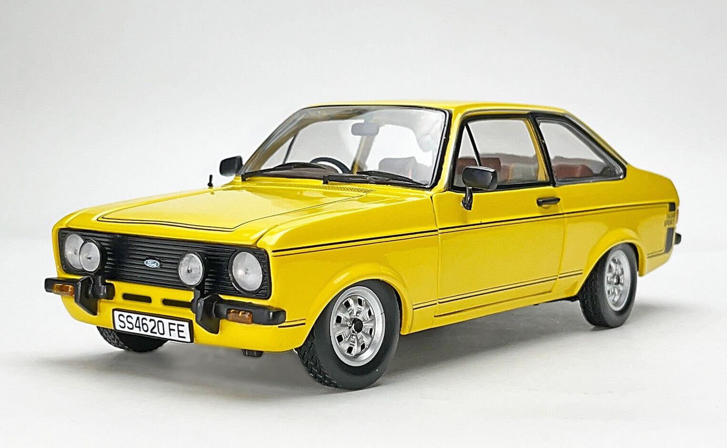 SUNSTAR 1/18 1975 FORD ESCORT MKII SPORT YELLOW LIMITED EDITION 4620 RHD