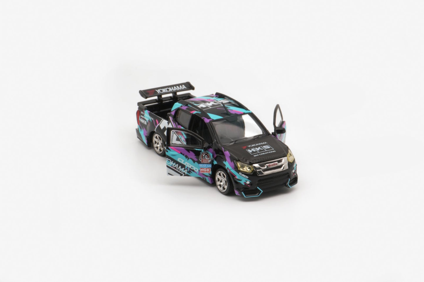 1/64 Isuzu D-Max 2018 - Low Rider HKS -RHD (TDE2025) - BM Creations - 64B0463