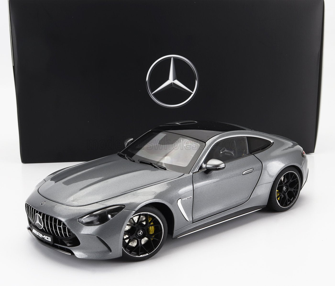 1/18 - MERCEDES BENZ - GT-CLASS AMG GT63 4-MATIC (C192) 2024 - SELENITE GREY - NZG