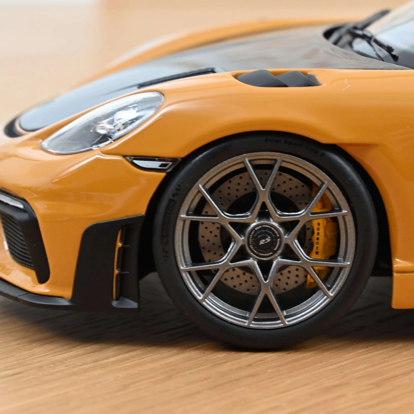 1/18 - Porsche Cayman GT4 RS w. Weissach Package 2023 - Bahama Yellow - Norev 187252