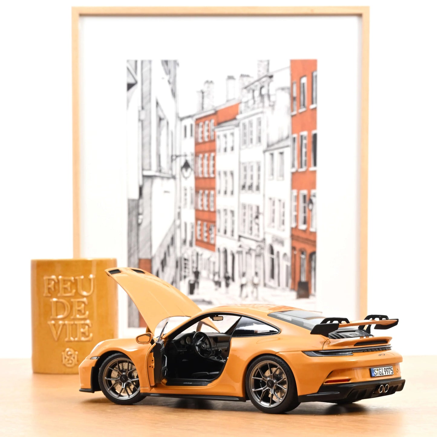 1/18 PORSCHE - 911 992 GT3 COUPE 2021 - BAHAMA YELLOW - 187387 - Norev