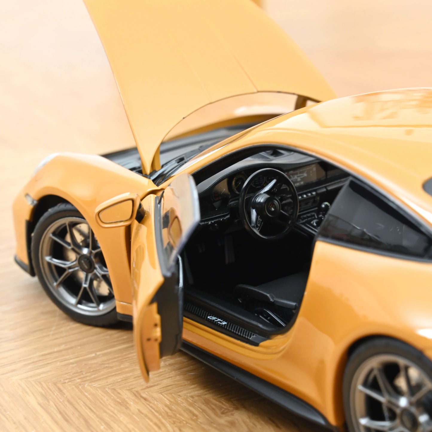 1/18 PORSCHE - 911 992 GT3 COUPE 2021 - BAHAMA YELLOW - 187387 - Norev