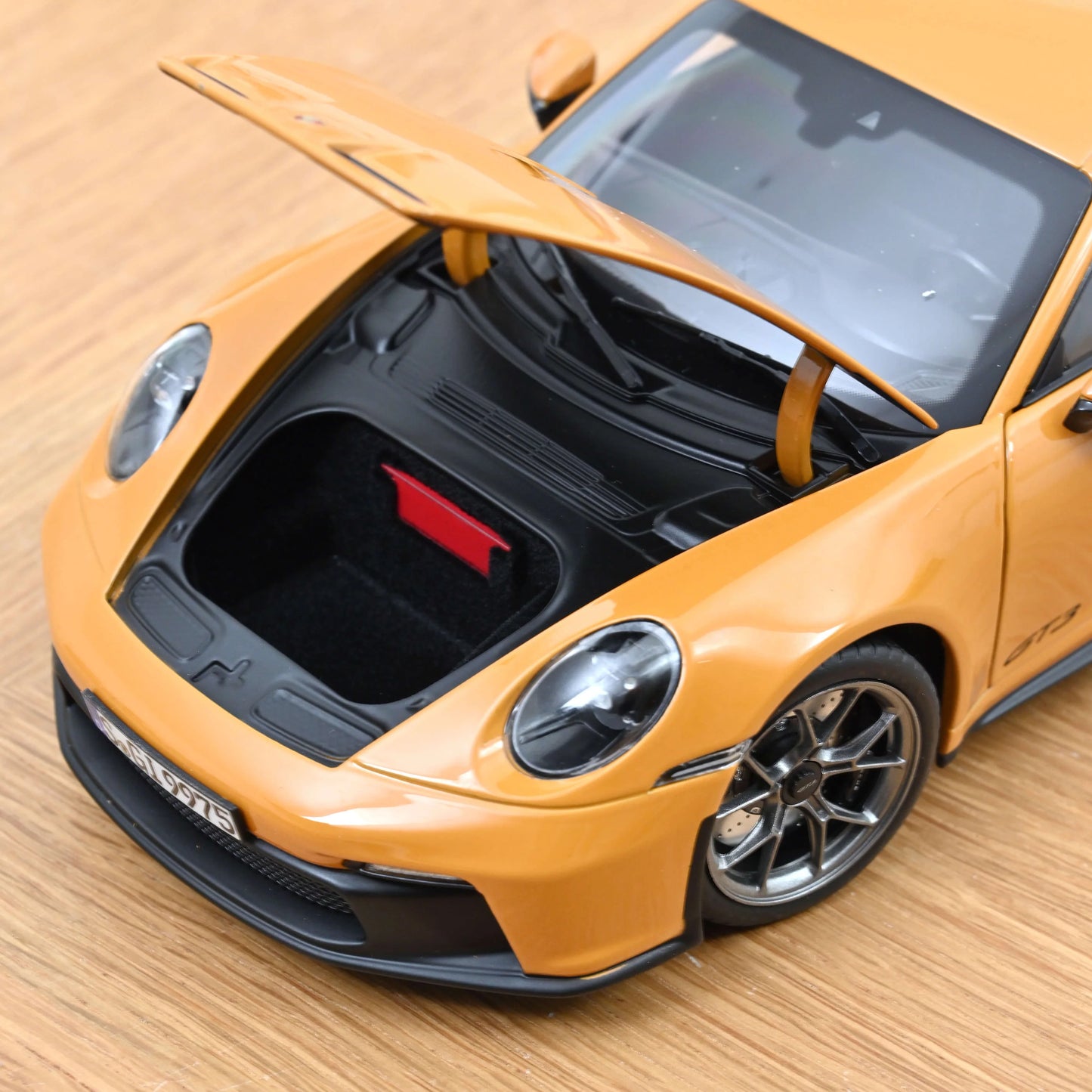 1/18 PORSCHE - 911 992 GT3 COUPE 2021 - BAHAMA YELLOW - 187387 - Norev