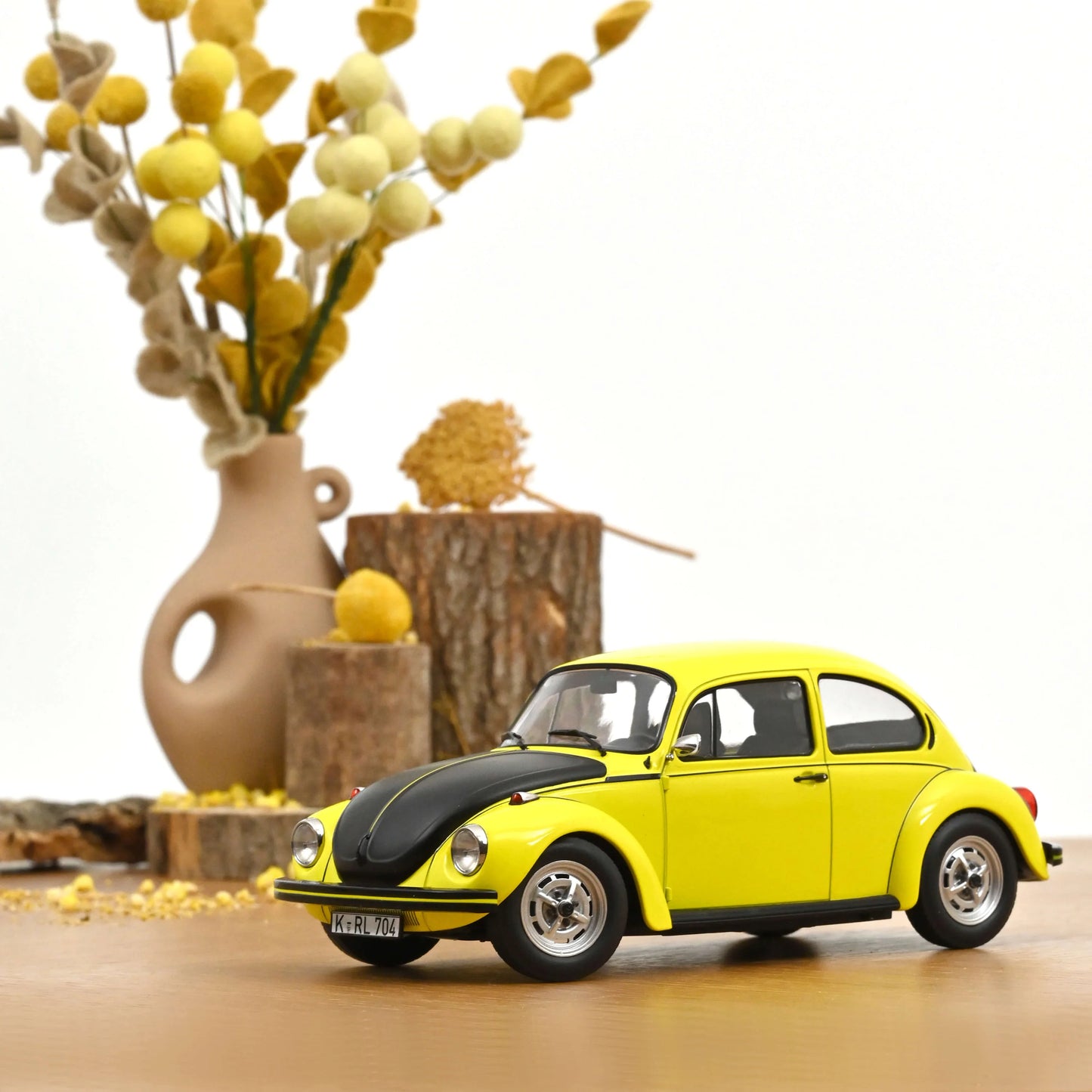 1/18 BEETLE 1303 MAGGIOLINO 1973 - YELLOW BLACK - 188536 - Norev