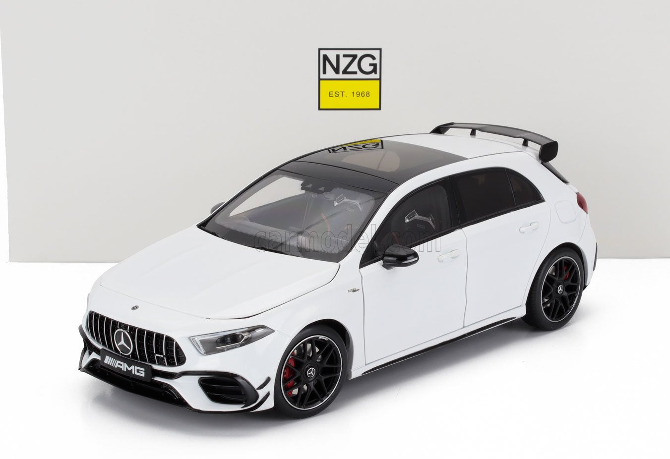 1/18 - Mercedes AMG A 45 S 4MATIC+ Polar White - NZG - 1069/40