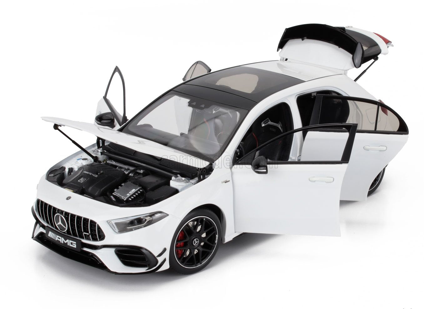 1/18 - Mercedes AMG A 45 S 4MATIC+ Polar White - NZG - 1069/40