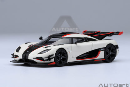 1:64 Koenigsegg One: 1 Pebble White/Carbon Black/Red Accents - AutoArt 20041