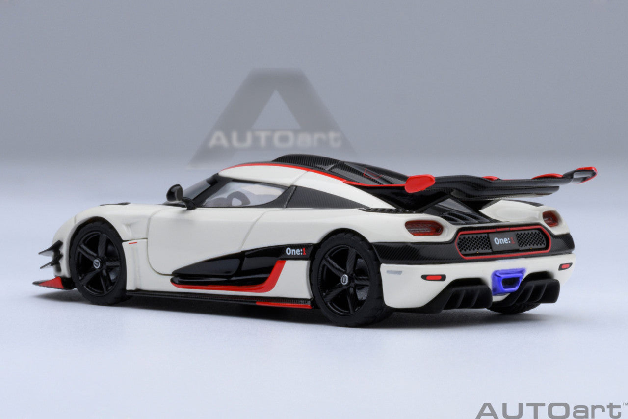 1:64 Koenigsegg One: 1 Pebble White/Carbon Black/Red Accents - AutoArt 20041