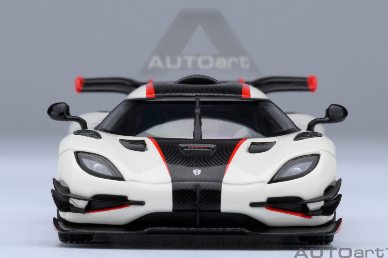 1:64 Koenigsegg One: 1 Pebble White/Carbon Black/Red Accents - AutoArt 20041